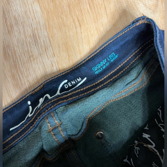 INC DENIM. Skinny leg. Regular fit. Size 4 petite. Jean/jegging. - Picture 3 of 7